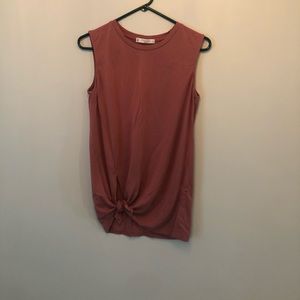 Sleeveless tie shirt